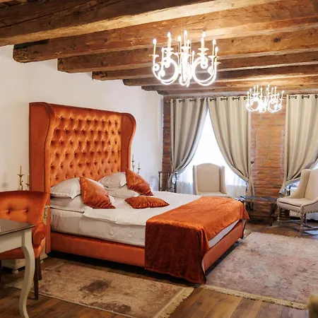 Casa Veche Aparthotel 4*